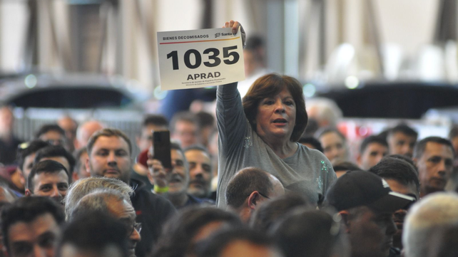 De la subasta de bienes decomisados particiaron más de 3.700 personas.