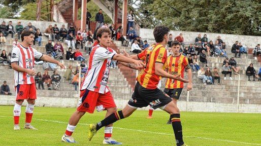 Regional Amateur: Atlético Paraná y Atlético Neuquén abren la serie en el Mutio