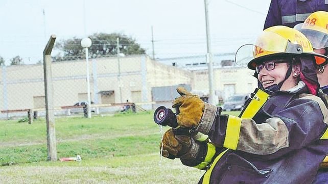 Bombera: Juliana Brickmann es voluntaria por orgullo y vocación
