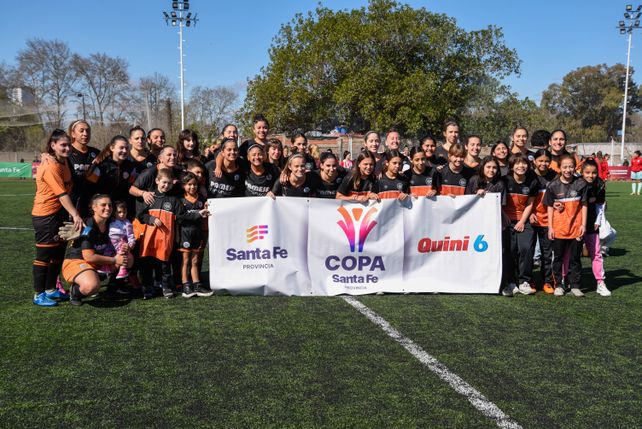 Adiur, segundo  lugar en la Copa Santa Fe 2024 : En el  medio de los torneos oficiales de la Rosarina, el plantel femenino de Adiur disputó la Copa Santa Fe. En  la fase clasificatoria goleó a varios equipos que  le tocó jugar, hasta que Llegó a la final donde enfrentó  a Unión de Santa Fe. En el global fue para el elenco de la Capital de la Provincial. A pesar de todo la campaña fue muy buena.