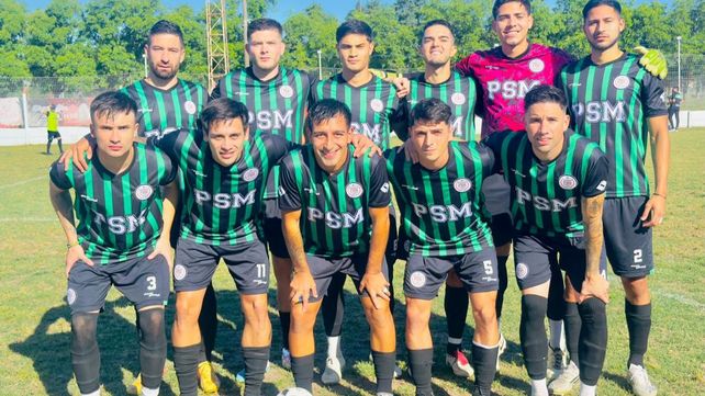 Una de las formaciones de PSM Fútbol en el Regional Amateur que se inició el año pasado. El equipo de Puerto San Martín sueña.