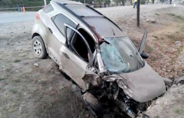 Así quedó la Ecosport que conducía borracho el joven de 20 años. (Foto vía Twitter)