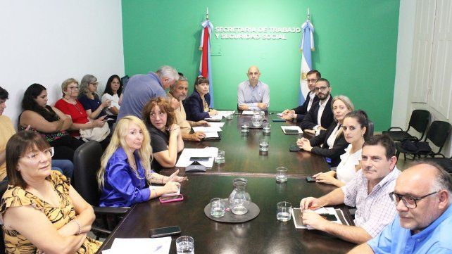 La paritaria de los estatales cambia la base de cálculo para aumentos a partir de diciembre y aumenta asignaciones familiares