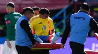 Preocupación en Racing: Roger Martínez salió lesionado ante Bolivia