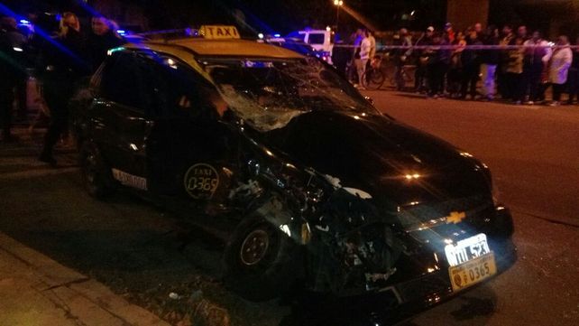 El taxi que manejaba Moreyra recibió el impacto de lleno.&nbsp;