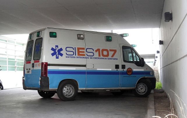 El hombre apuñalado por su hermano fue asistido por personal del Sies.&nbsp;