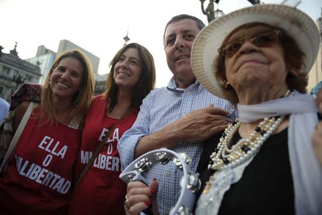La oposición instaló su carpa contra la reforma judicial frente al Congreso