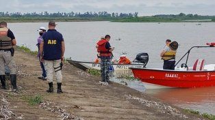 Buscan a un joven que cayó a las aguas del río Coronda mientras pescaba con amigos