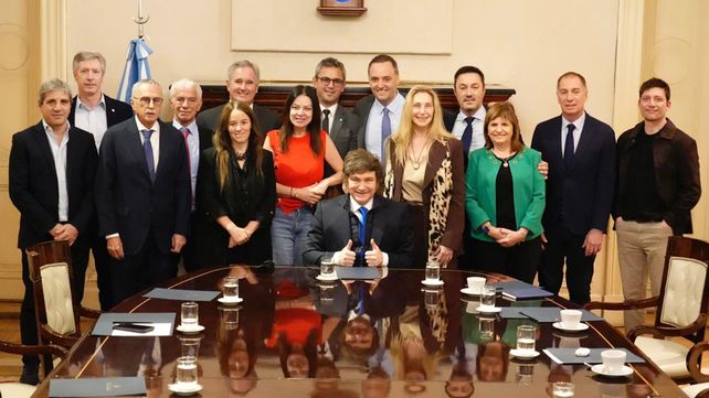 El Presidente Javier Milei convocó a su flamante equipo. El debut de Manuel Adorni