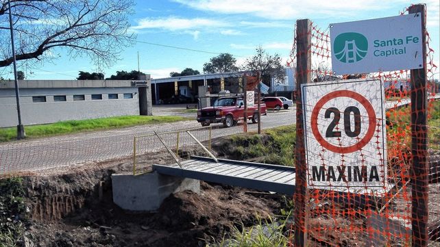 Inició la colocación de tres puentes peatonales en la avenida Aristóbulo del Valle