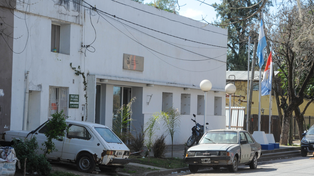 Violento partido de fútbol en Funes: agarró a piñas al árbitro y quedó preso