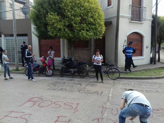 Escracharon la casa del juez Rossi