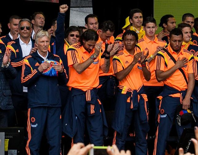 Pekerman y la selección de Colombia fueron recibidos como héroes