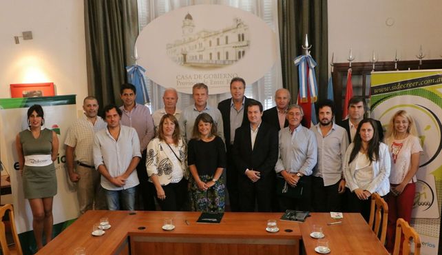 Funcionarios y empresarios firmaron el convenio.&nbsp;
