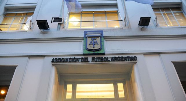 La AFA aprobó ampliar el cupo de extranjeros