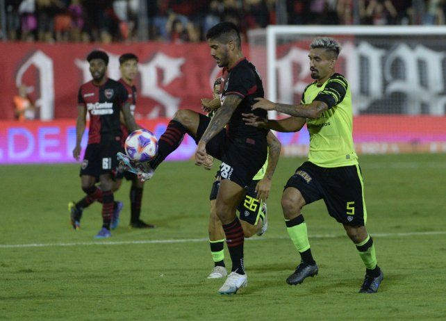 La domina. Recalde juega mucho de espaldas e intenta que le quede redonda.