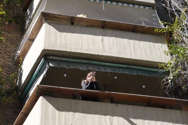 No faltaron los vecinos curiosos
