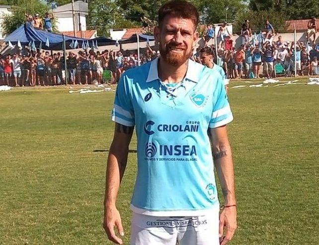 Germán Ré sigue jugando al fútbol. Desde hace varios meses lo hace en Unión de Totoras.