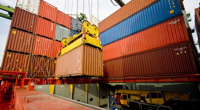 Contenedores. El grupo eludía controles aduaneros de importación.