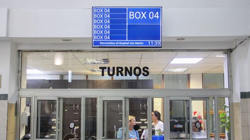 El Gobierno ordenó que los extranjeros no residentes deben pagar por su atención en los hospitales