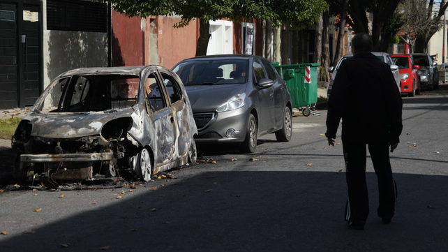 Los rosarinos: la firma que aparece tras la saga de autos incendiados.&nbsp;