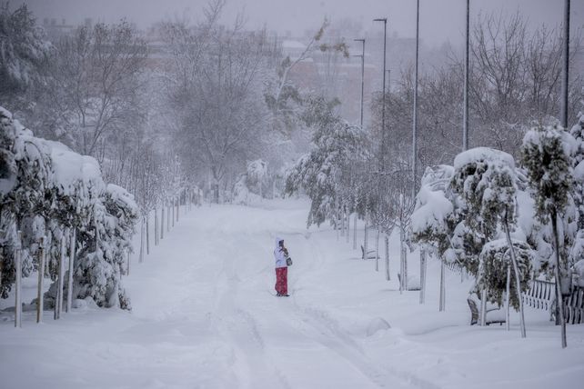 La nieve en España provoca cierres de rutas, cancelación de vuelos y esperan que empeore esta tarde