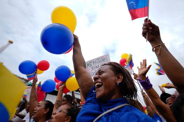 Gente en las calles de Venezuela este jueves