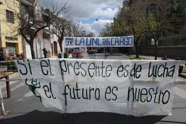 Alumnos de la Escuela Industrial Superior organizaron una raviolada