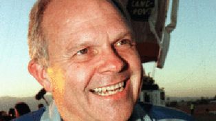 Hallan huesos humanos cerca de donde se accident&oacute; el millonario Steve Fossett