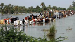 Nuevas inundaciones suman 200 mil desplazados en Pakist&aacute;n