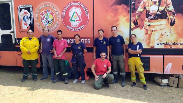 Dotaciones de bomberos de distintos cuarteles de Entre Ríos están luchando contra los incendios