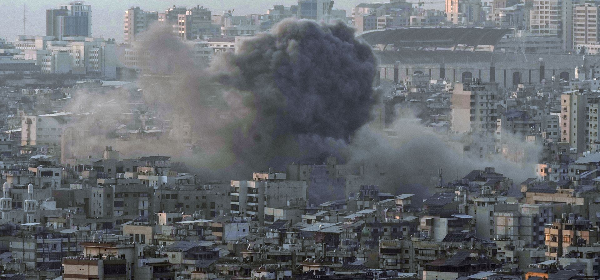 El humo se eleva tras un ataque aéreo israelí en Dahiyeh, en el suburbio sur de Beirut, Líbano, el miércoles 6 de noviembre de 2024. (Foto AP/Bilal Hussein) El humo se eleva tras un ataque aéreo israelí en Dahiyeh, en el suburbio sur de Beirut, Líbano, el miércoles 6 de noviembre de 2024. (Foto AP/Bilal Hussein)