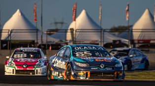 El Fluence del DirecTV OCASA Racing circuló con autoridad todo el fin de semana en San Nicolás. Tiago Pernía empieza a hacer huella en el TC2000.