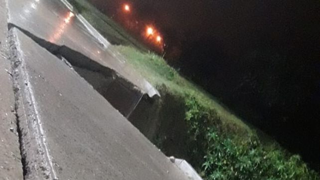 Vecinos de Santa Elena advierten que hay viviendas en peligro por el deslizamiento de barrancas