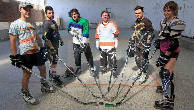 Se disputan torneos mixtos y hay dos categoría: Avanzados y Principiantes.&nbsp; 