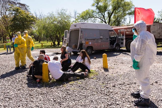 Con gran despliegue, se realizó un simulacro sobre riesgo químico en la UNL