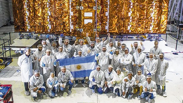 de ac&aacute;. Cient&iacute;ficos y t&eacute;cnicos argentinos construyeron el Saocom 1B.