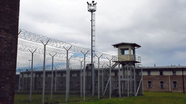 Milagros D. tuvo un roce de bala en el pie. Dijo no saber de qué lugar llegaron los disparos.
