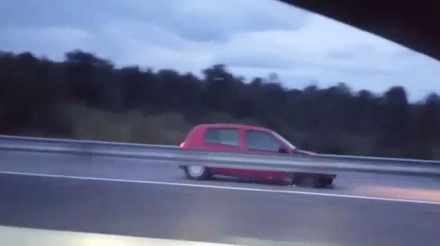 La joven condujo 30 kilómetros por la autopista que va a Francia.&nbsp;