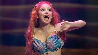 Albana Fuentes tiene tan sólo 25 años y encabeza el show que es furor de la temporada teatral porteña: el musical de La Sirenita