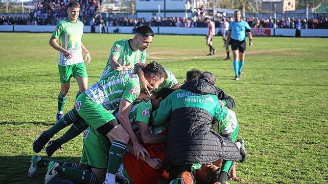 Arsenal y el festejo ante su gente.