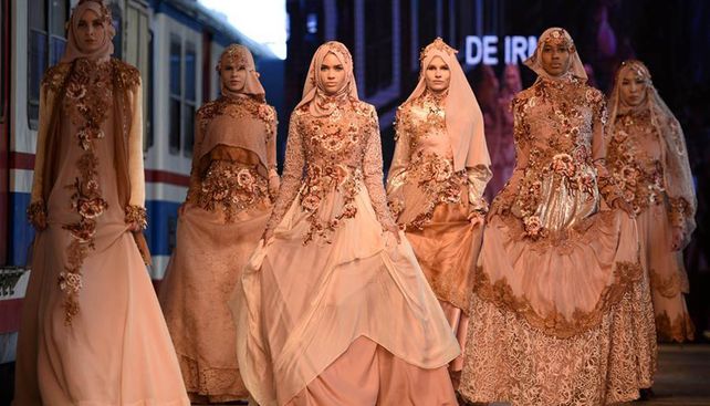 Turquía se debate entre la tradición y la vanguardia en la Semana de la Moda