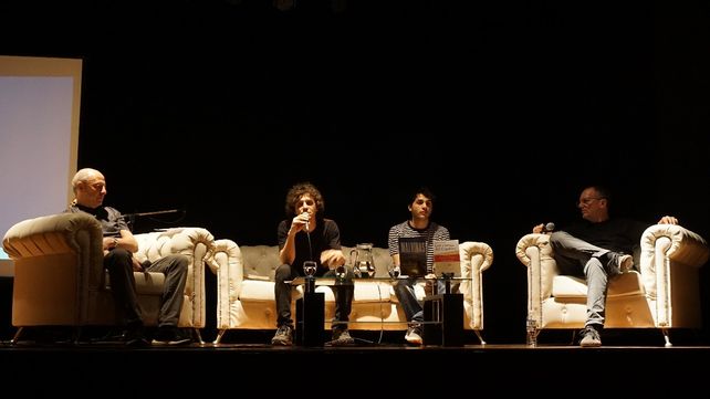 La voz de León Gieco y dos libros que reflejan parte de la historia en el año del 40º aniversario de democracia ininterrumpida