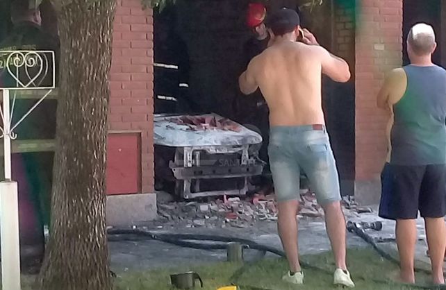 El auto explot&oacute; despu&eacute;s de haberse prendido fuego