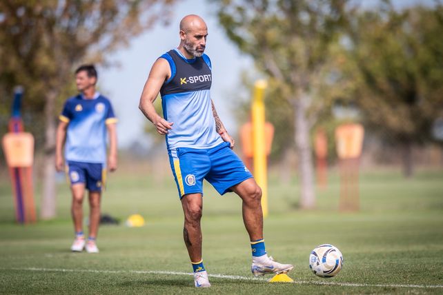Calos Quintana todavía no pudo volver a las canchas tras la fractura de tobillo que sufrió el año pasado.