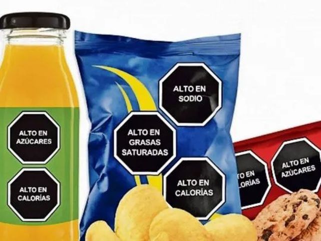 El proyecto de ley de etiquetado prevé la colocación de sellos frontales con información sobre la característica del producto.