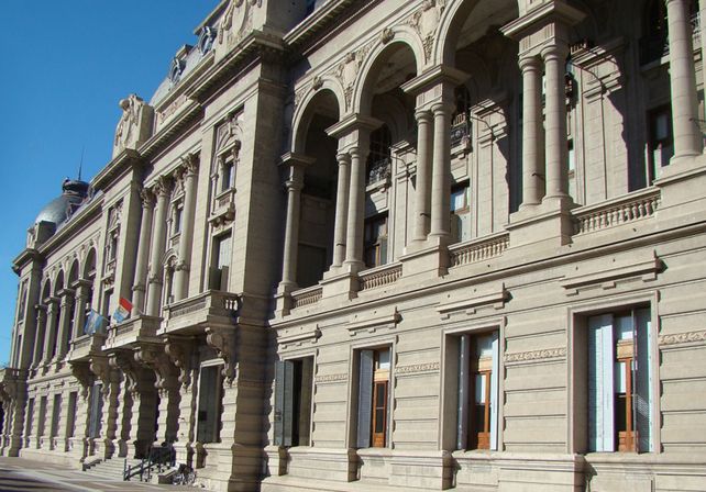 Comienza el pago de haberes a los agentes provinciales