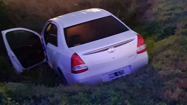 Un auto se cayó a una cuneta en el Acceso Norte de Paraná