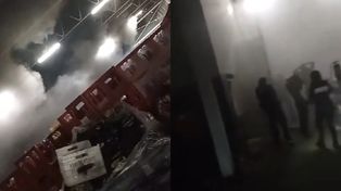 El depósito del supermercado Coto ubicado en el Alto Rosario quedó cubierto por el humo tras un principio de incendio.