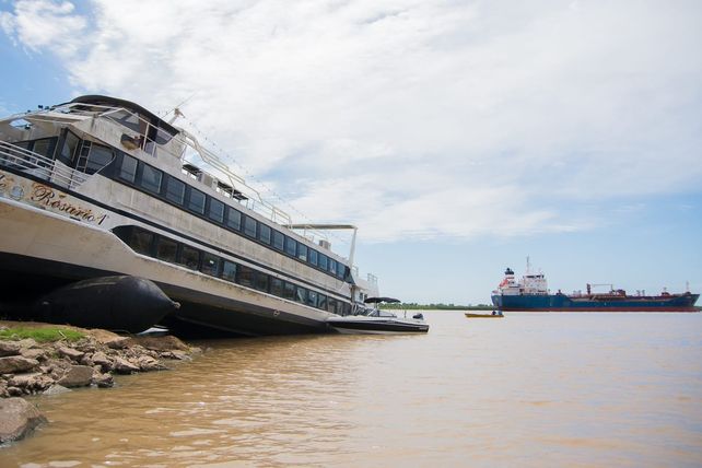 Desde el jueves el barco Ciudad de Rosario fue ingresado al astillero Fluvimar ubicado en El Mangrullo